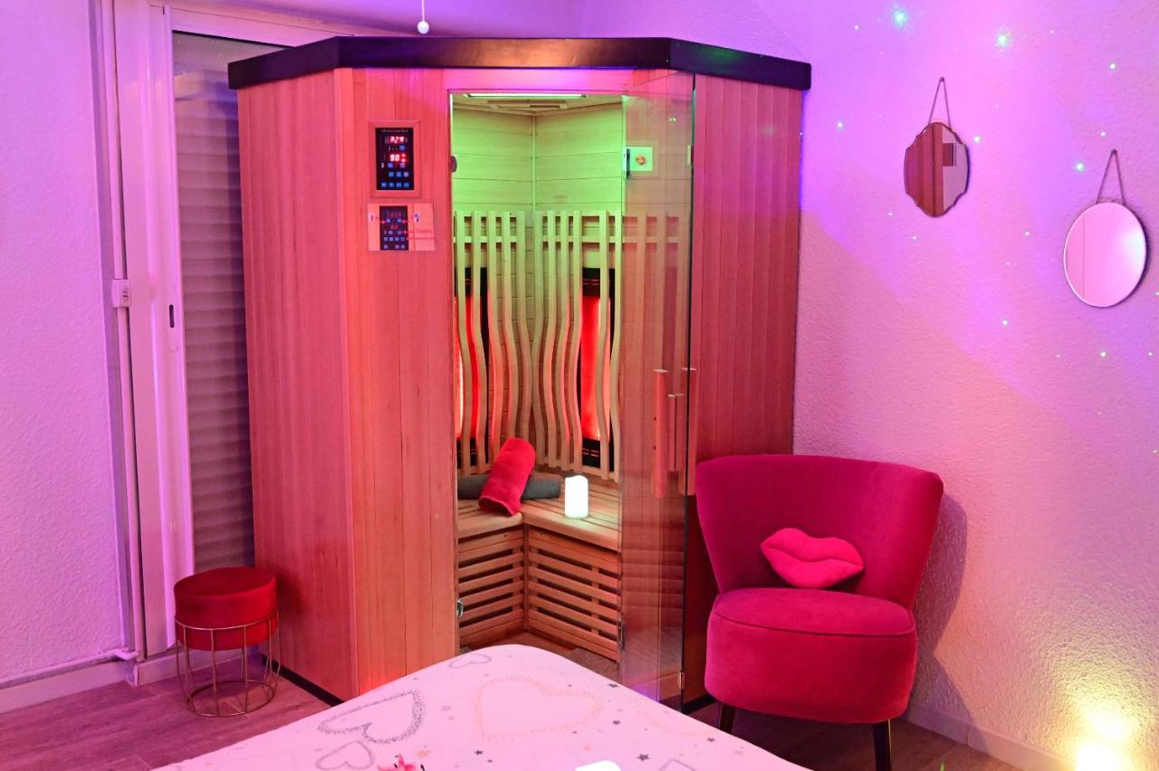 Luxe Sauna Privatif Et Grand Bain Jacuzzi A Deux A Biscarosse Plage Pour Nuit Romantique Avec Decoration Led Et Bougies Biscarrosse Kültér fotó