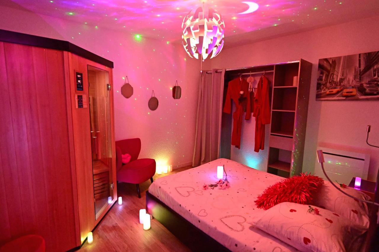 Luxe Sauna Privatif Et Grand Bain Jacuzzi A Deux A Biscarosse Plage Pour Nuit Romantique Avec Decoration Led Et Bougies Biscarrosse Kültér fotó